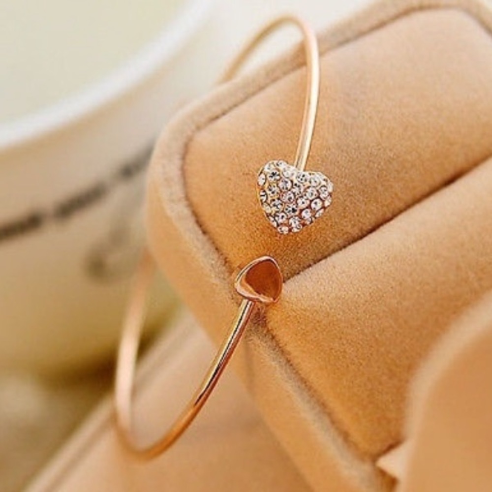 🌼2/$25🌼 Golden Rhinestone Heart Cuff - Picture 7 of 11